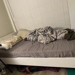 Twin bed (frame+mattress)