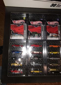 Hot Wheels Garage 30 Car Set for Sale in Sacramento, CA - OfferUp