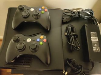 Working Xbox 360 With Two Controllers And Broken WII