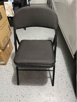 2 folding chairs