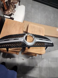 Mercedes 2023 cC class 300 black / sliver front grill
