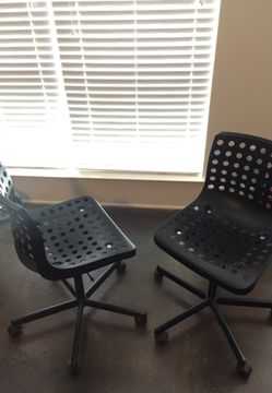 2 office chairs
