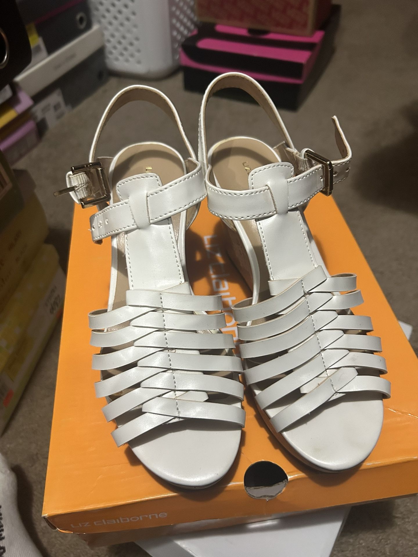 Size 6 White Wedge