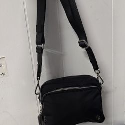 lululemon Everywhere Crossbody Bag L2
