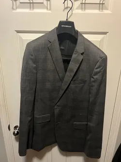 Hugo Boss 42L Grey Plaid Suit – Italian Guabello Wool – Like New