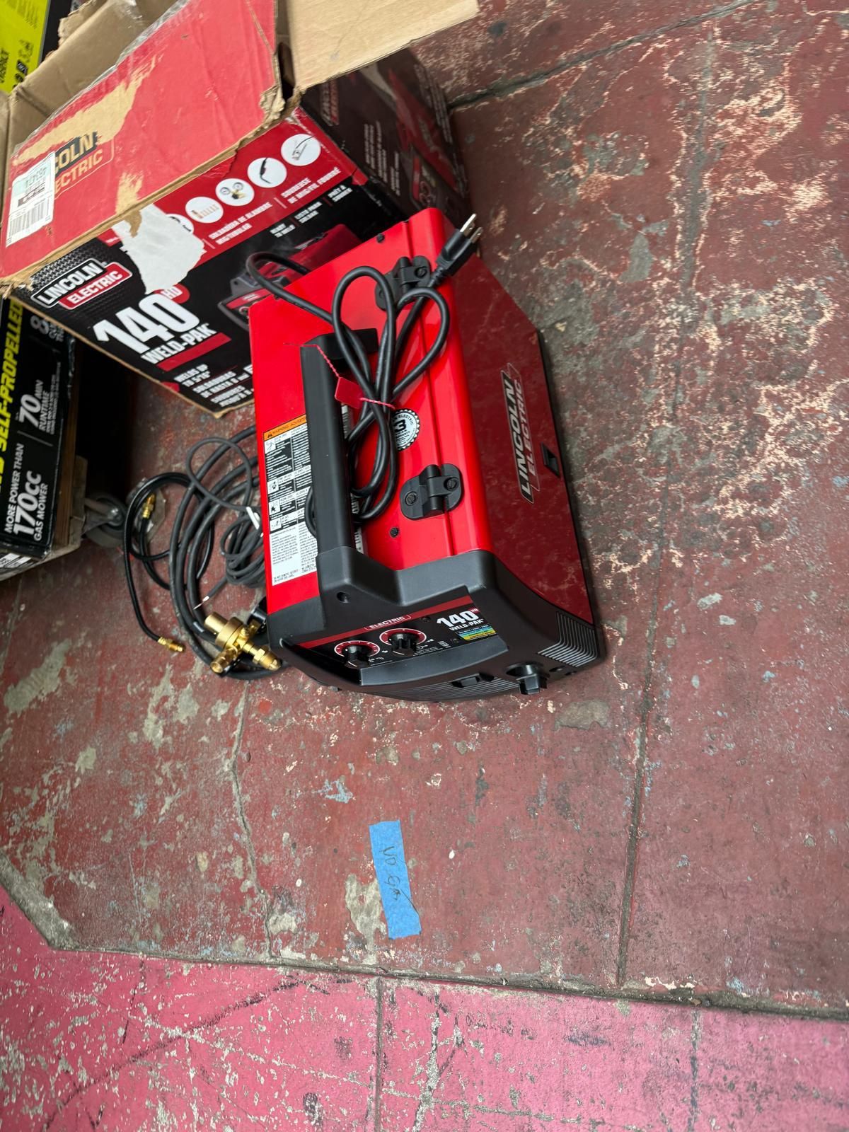 Lincoln Weld Pak 140 Amp MIG and Flux Core Wire Feed Welder, 115V, Aluminum Welder with Spool Gun sold separately Home & Garden