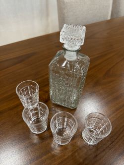 Glass Decanter Set with 4 Shot Glasses