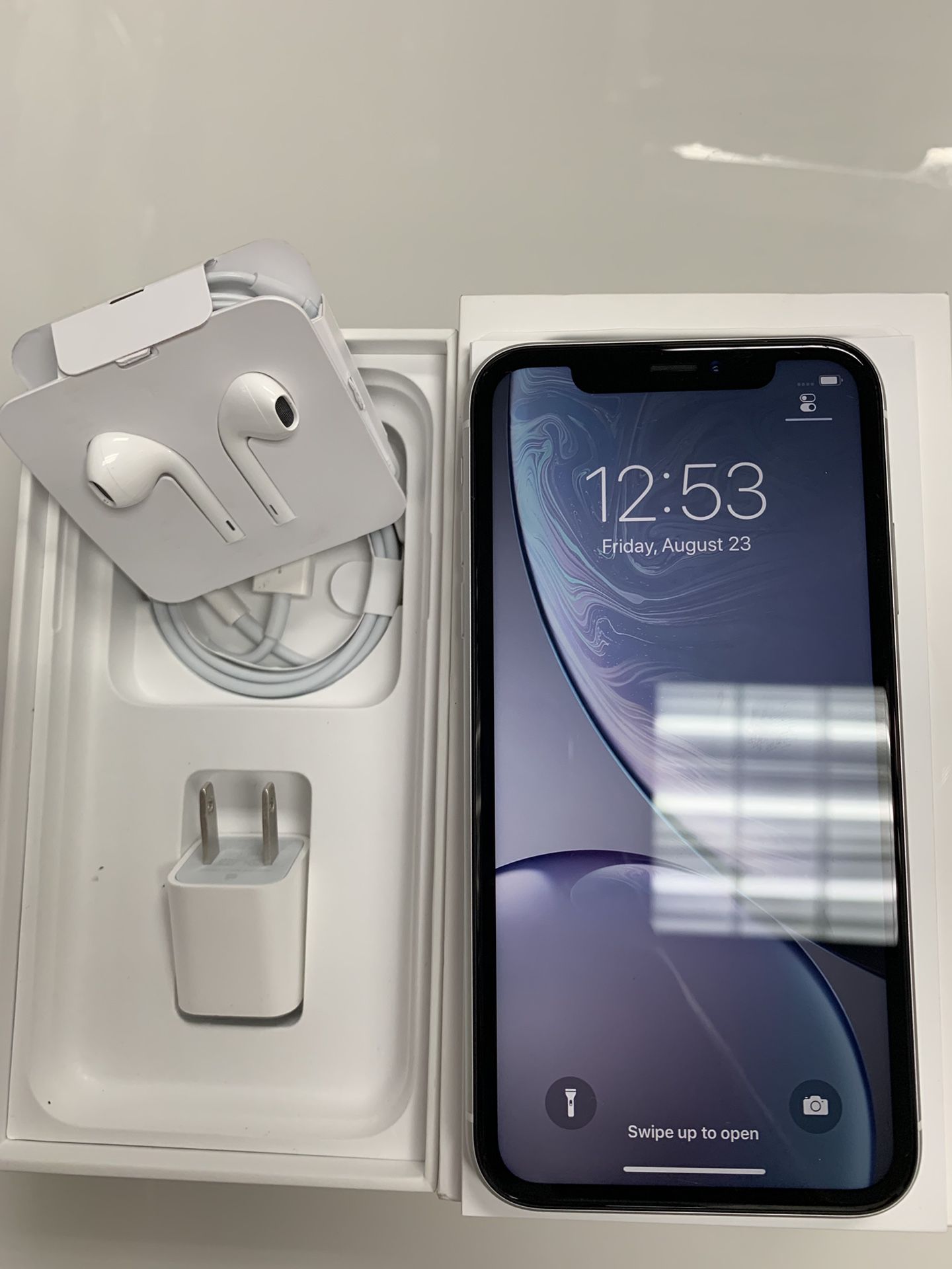 iPhone X R 64 gbs factory unlocked clean no contract ! Accessories and box price firm