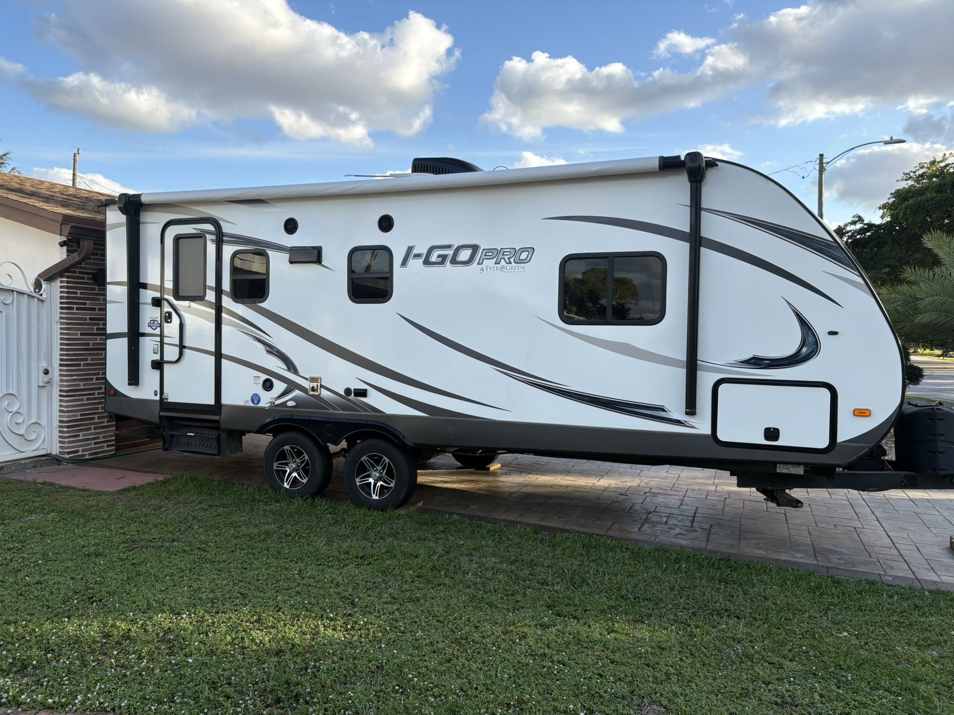 2016 I-GO PRO EVERGREEN CAMPER Ready To Go!