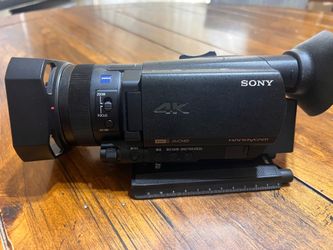 Sony FDR-AX700 4K UHD Camcorder – Complete Creator Bundle