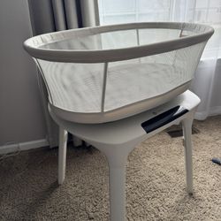 4 moms bassinet 