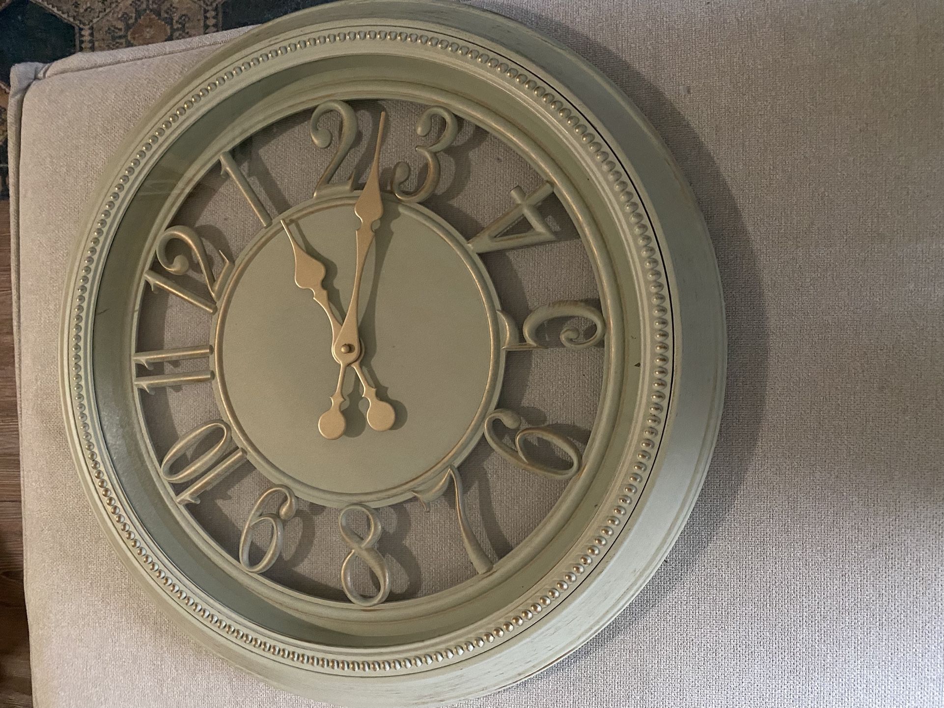 Round Clock