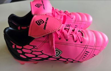 Dream Pairs US Sz1 Pink Soccer Cleats.