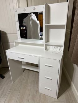 TOCADOR NUEVO, CON SILLA, EN PERFECTAS CONDICIONES