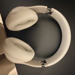 Beats Studio Pro’s 