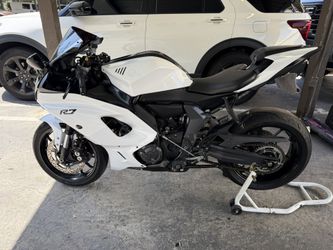 2023 Yamaha R7