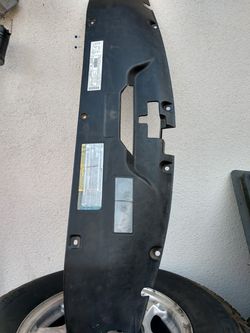 2001 Chevy GMC front engine bay cover
