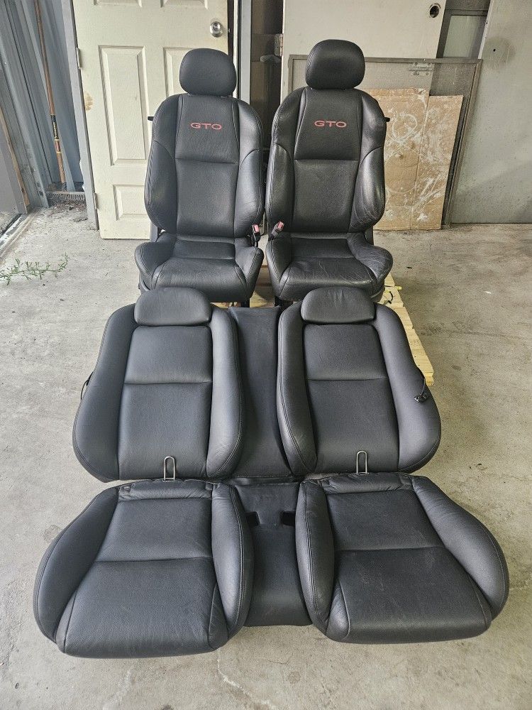 04-06 Pontiac GTO Front And Rear Seats
