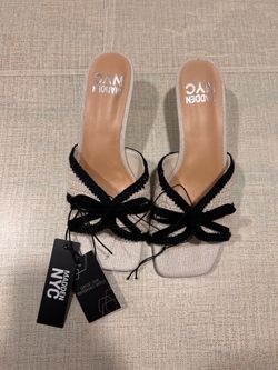 Madden NYC Women's Slip-On Block Heel Sandals Bow Accent Beige Black Foam size 6