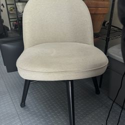 Upholstered Swivel Chair 