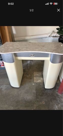 Manicure desk/table