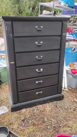 Black six drawer dresser and five drawer tall dresser