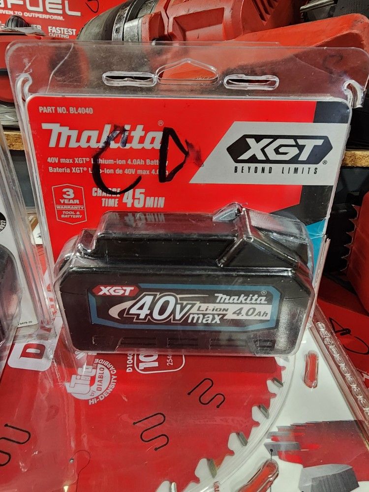 Makita
$229.00
40V Max XGT 4.0Ah Battery