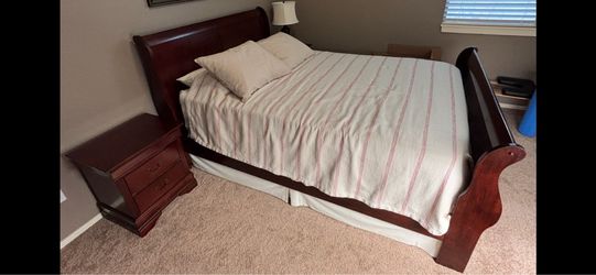 Queen Sleigh Bed w2 Nightstands & Matress