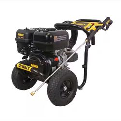 DEWALT 4400 PSI 4.0 GPM Gas Pressure Washer with 420cc Engine, Triplex Pump, Commercial Cold Water Power Washer
