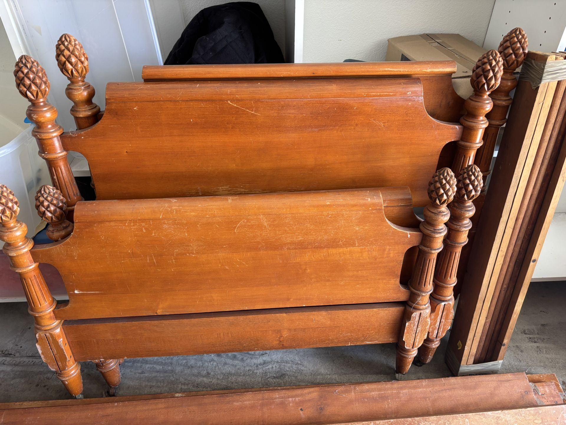 Vintage Twin Bed Frame Set (2 Beds)