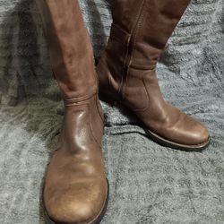 Born Boots. Chocolate Brown. 8½