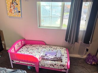 Toddler bed