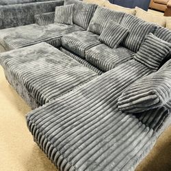 Stylish Stunning Cozy sectional! 