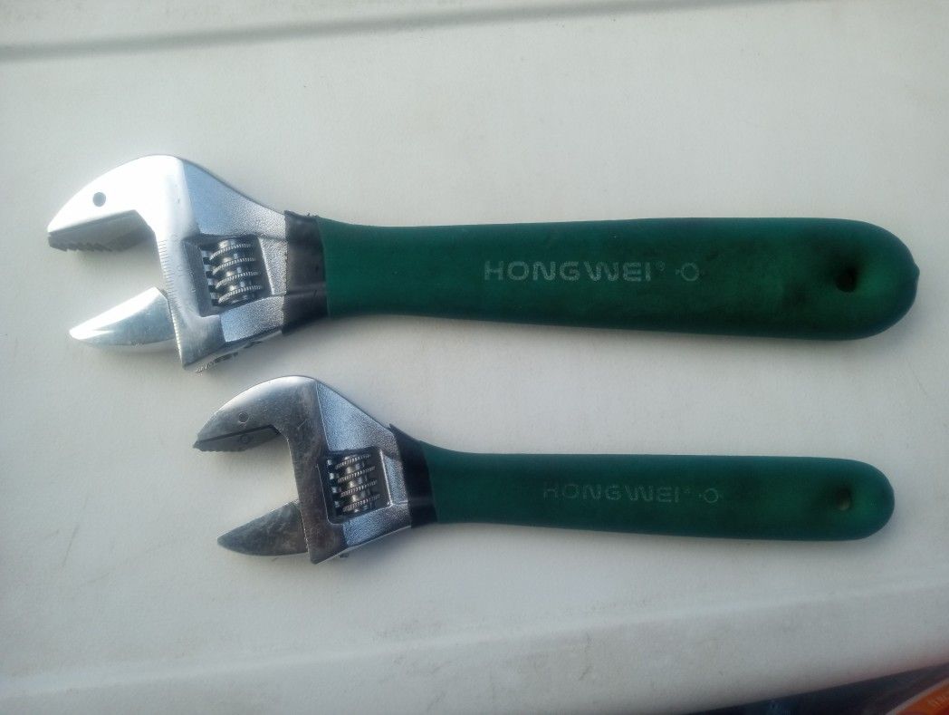 Cleavage Crescent Wrench