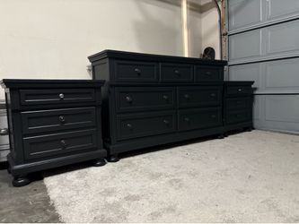 Dresser set