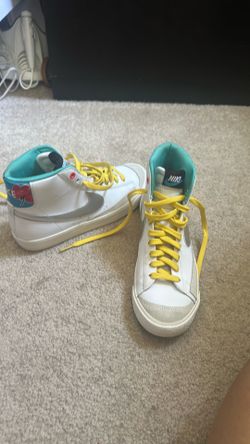 Nike Blazer Mid ’77 High Tops – White/Metallic Silver