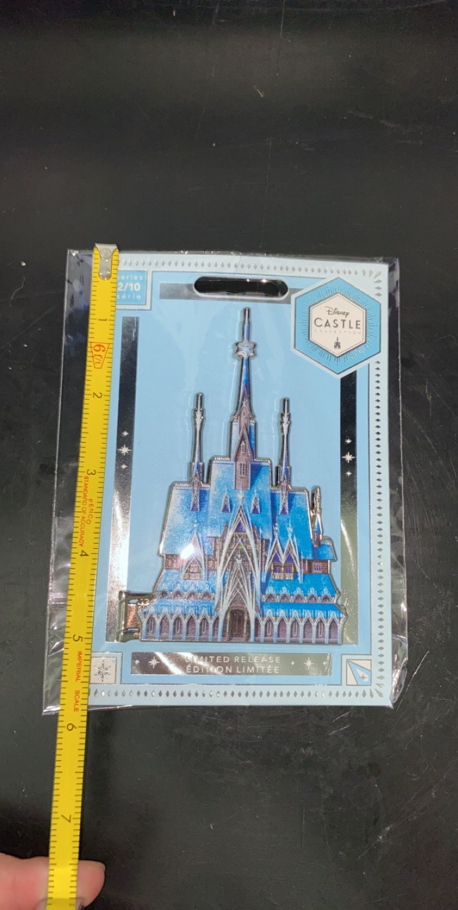 Disney Frozen Castle Pin. Series 2/10