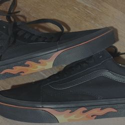 VANS OLD SKOOL  *brand new, never worn*