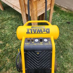 Dewalt Air Compresor  4.5 Gallons 200 Psi $225