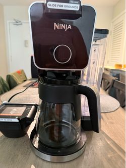 Ninja coffee maker with k-cup attachment and full pot capabilities