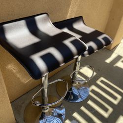Set of 2 Bar Stools With 360 ° Swivel
