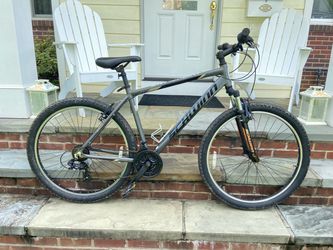 Excellent 27.5" Schwinn Standpoint Mountain Bike!