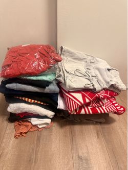 30 piece Women clothes 90% brand new and others like new size M-L and some new accessories