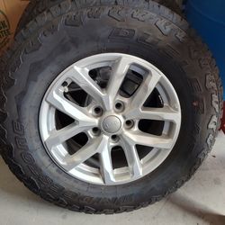 Jeep Wrangler 4 wheels and tires 245/75R17