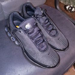 Black Nike Air Max