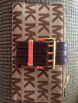 Michael Kors wristlet
