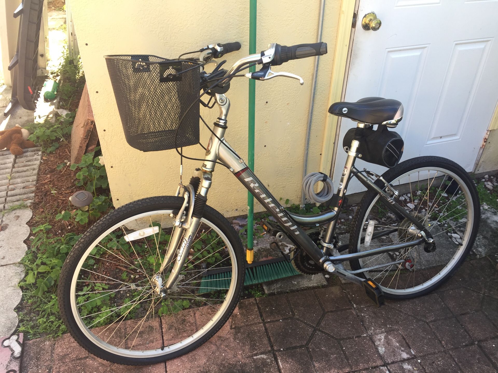 Like NEW, great Bike!!!! Raleigh OMNI 781-CL6