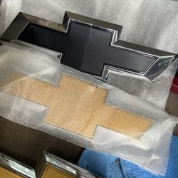 2018 Silverado Front Grill Emblem / Bow tie 