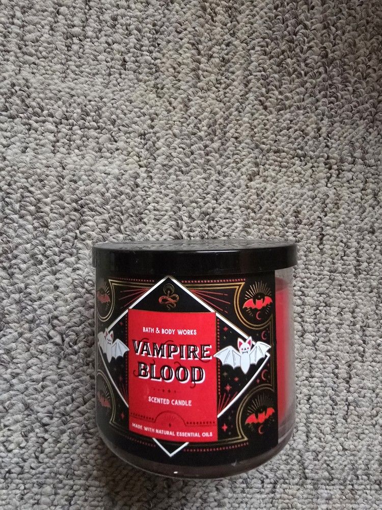 HALLOWEEN π BATH & BODY WORKS CANDLE VAMPIRE BLOOD NEW