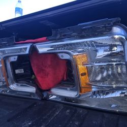 2018.f150  Luces  Delanteras  & Traseras  Y La De Arriba  La Tercera Luz Prácticamente  Todss Las Luces De Esa Camioneta Por $280